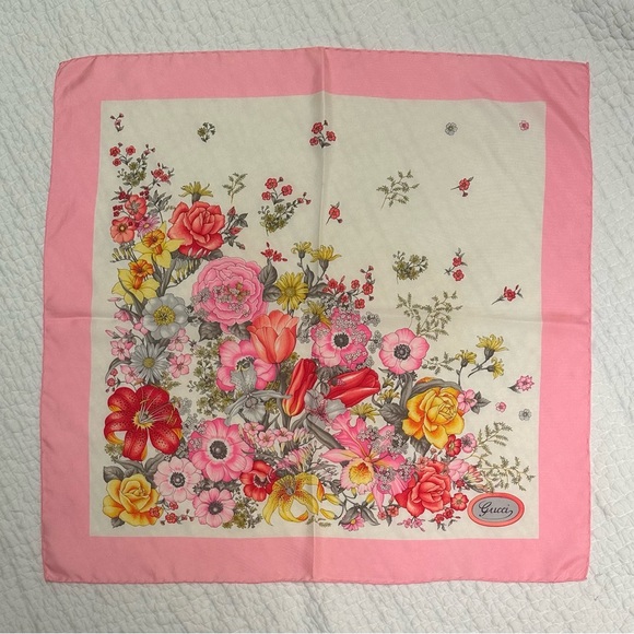 GUCCI pink and cream silk scarf - 27”W x 26”H